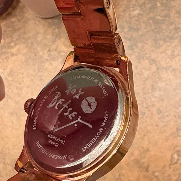 Betsey Johnson Cream and Gold Heart Watch - dead battery - Picture 5 of 6